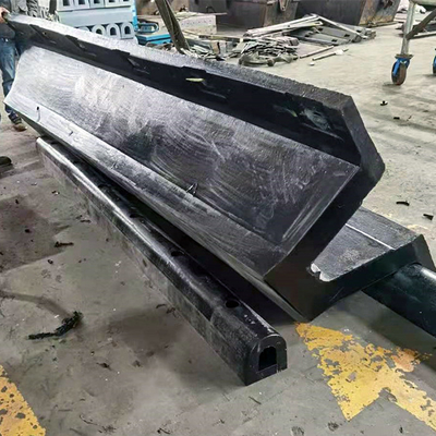 Tipo de goma natural defensa del negro V de V300*1000L para el embarcadero portuario