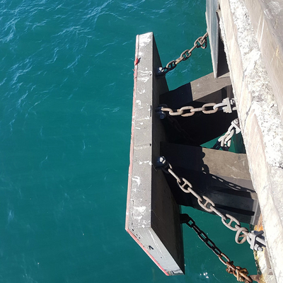 Tipo de elemento tope de goma resistente liso de la defensa de goma NR del muelle