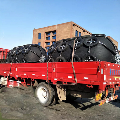 50kPa los 4.5M Yokohama Rubber Fender con la red resistente de la cadena de neumático de la protección