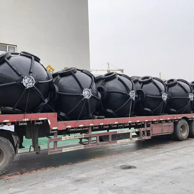 26 acoda defensas del dique flotante de los 2.5M Yokohama Rubber Fender 50kPa