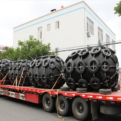 defensa de goma neumática ISO17357-1 de los 2.5*4.0M CTN: 2014 con la válvula de seguridad