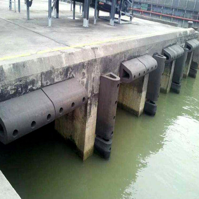 El tipo a prueba de calor caucho de D del negro de las defensas PIANC2002 para el almacenador intermediario del muelle del barco protege