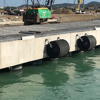 Topes cilíndricos de goma naturales del embarcadero del barco de las defensas para los buques