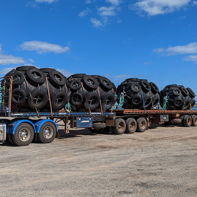 Altura adaptable de la alta de la abrasión defensa de goma cilíndrica del muelle para Marine Usage