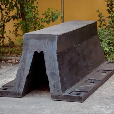 Instalación fácil ancha de la gama de temperaturas de la alta de la elasticidad defensa de goma del arco