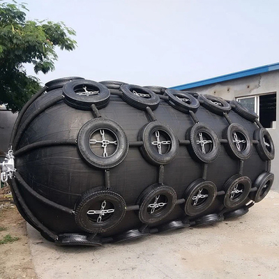 Nave de navegación marítima 50kPa Fender neumático de caucho con llantas y cadenas para proteger el barco de muelle