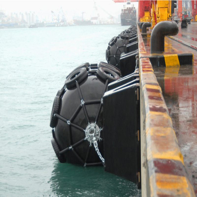 Fender neumático de goma de alta resistencia en las industrias marinas y offshore