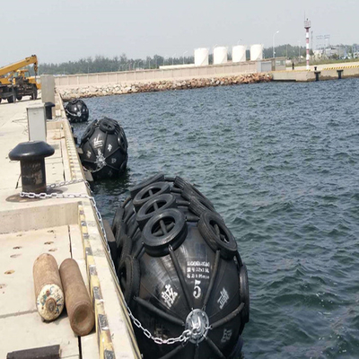 Fender neumático de goma de alta resistencia en las industrias marinas y offshore