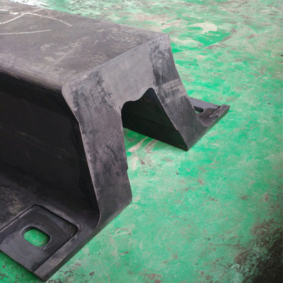 Arco de caucho de 1000 mm de altura Fenders marinos perfil en forma de V para protección de embarcaciones