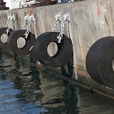 Fenders marinos cilíndricos Fenders de barcas de buques Sistemas de fenders de atraque marinos