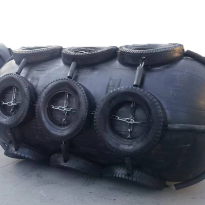 Fender de caucho negro de Yokohama con certificación BV y fácil instalación