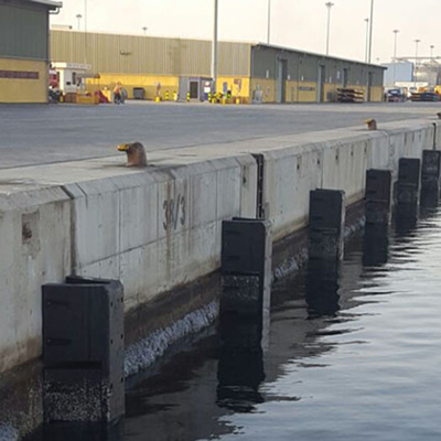 Fender de caucho de arco personalizado para terminales de puerto, suministrado directamente por los fabricantes