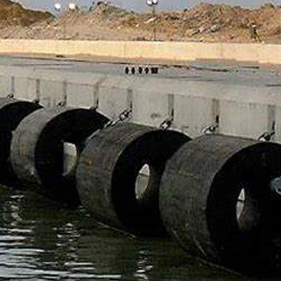 Resistencia a los rayos UV Protectores cilíndricos marinos Equipos marinos Protectores de caucho marinos