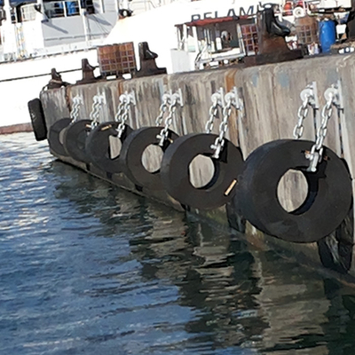 Fenders marinos cilíndricos Equipo de protección marítima Fenders asequibles para la operación en el muelle