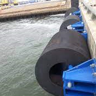 Fenders de caucho cilíndrico de marino negro personalizado para embarcaciones de atraque de seguridad