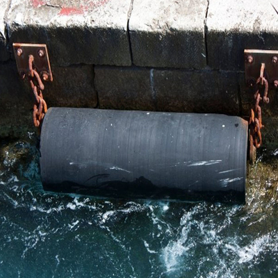 Fenders de caucho cilíndrico de marino negro personalizado para embarcaciones de atraque de seguridad