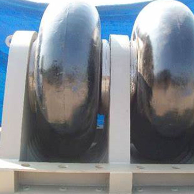 Fenders de rodillos negros duraderos Fenders de caucho para barcos para terminales portuarios
