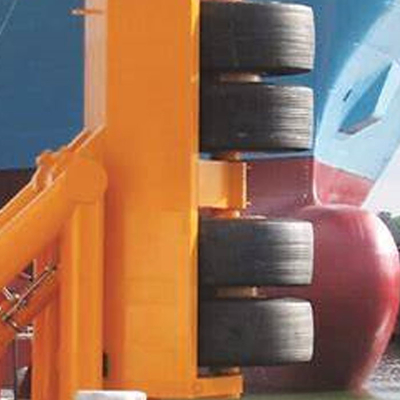 Fenders de rodillos negros duraderos Fenders de caucho para barcos para terminales portuarios