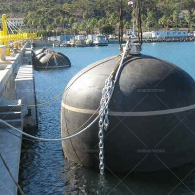 Fenders de submarino resistentes a las condiciones climáticas con un excelente efecto de amortiguación para el atraque marítimo