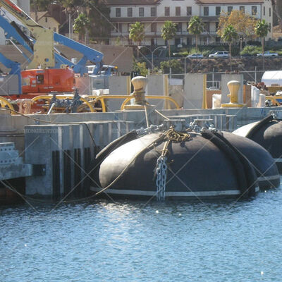 Fenders de submarino resistentes a las condiciones climáticas con un excelente efecto de amortiguación para el atraque marítimo