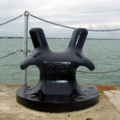 Bollardos de amarre con gran capacidad de carga resistentes a las condiciones climáticas y fáciles de instalar para aplicaciones marinas