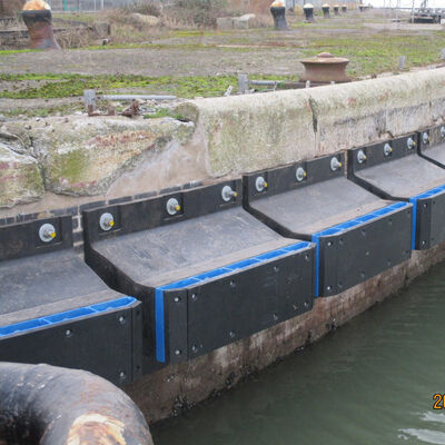 Parachoques de muelle de guardabarros marino con alta absorción de energía, construcción de goma duradera y bajo mantenimiento